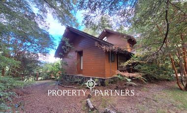 Hermosa casa sólida, con orilla de río Liucura