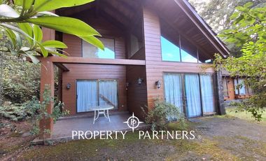 Hermosa casa sólida, con orilla de río Liucura