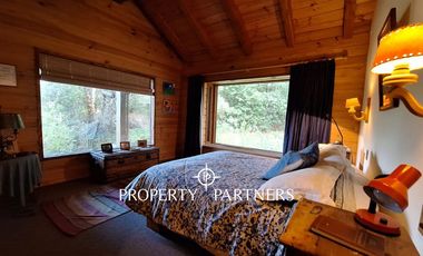 Hermosa casa sólida, con orilla de río Liucura