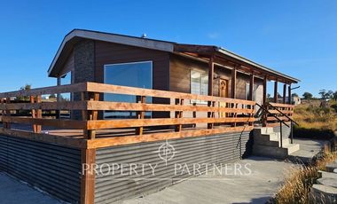 Parcela de 1 Hectárea con Casa y Vistas al Estrecho en Agua Fresca