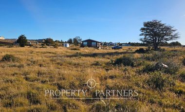Parcela de 1 Hectárea con Casa y Vistas al Estrecho en Agua Fresca
