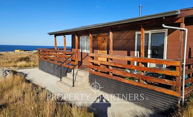 Parcela de 1 Hectárea con Casa y Vistas al Estrecho en Agua Fresca
