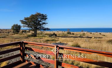 Parcela de 1 Hectárea con Casa y Vistas al Estrecho en Agua Fresca