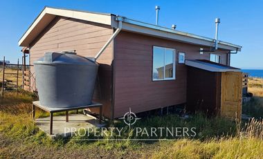 Parcela de 1 Hectárea con Casa y Vistas al Estrecho en Agua Fresca