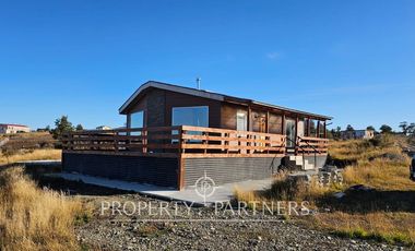 Parcela de 1 Hectárea con Casa y Vistas al Estrecho en Agua Fresca