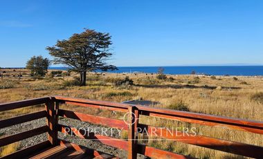Parcela de 1 Hectárea con Casa y Vistas al Estrecho en Agua Fresca