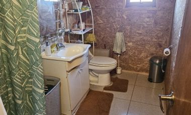 CASA EN PJE LOS AROMOS/CONSULTORIO VICTOR DOMINGO