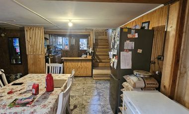 CASA EN PJE LOS AROMOS/CONSULTORIO VICTOR DOMINGO