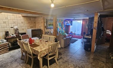 CASA EN PJE LOS AROMOS/CONSULTORIO VICTOR DOMINGO