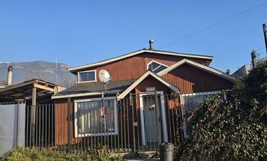 CASA EN PJE LOS AROMOS/CONSULTORIO VICTOR DOMINGO