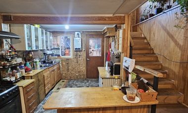 CASA EN PJE LOS AROMOS/CONSULTORIO VICTOR DOMINGO