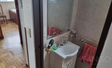 Venta Departamento en Balvanera Cuatro Ambientes Parrilla Baulera