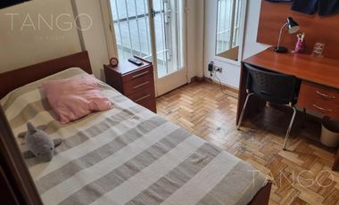 Venta Departamento en Balvanera Cuatro Ambientes Parrilla Baulera