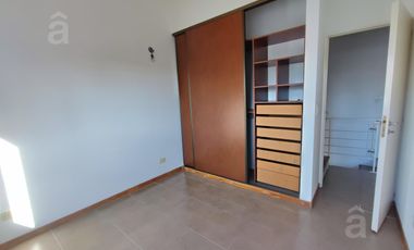 Depto Tres Ambientes y 1/2 con Cochera. Villa Ballester