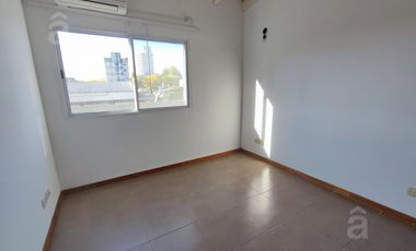 Depto Tres Ambientes y 1/2 con Cochera. Villa Ballester