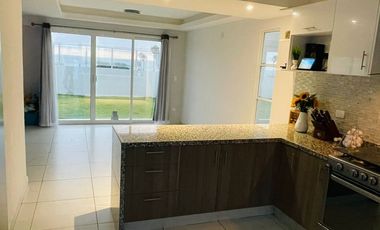 CASA EN VENTA CON VISTA AL MAR