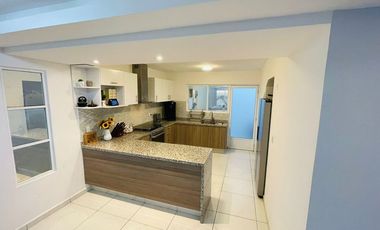 CASA EN VENTA CON VISTA AL MAR