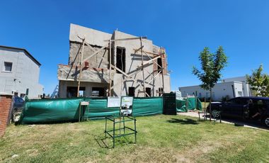 VENTA- LUMINOSA CASA A ESTRENAR - SANTA LUCIA-PILAR DEL ESTE