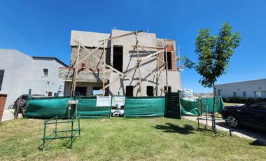 VENTA- LUMINOSA CASA A ESTRENAR - SANTA LUCIA-PILAR DEL ESTE