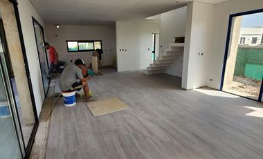 VENTA- LUMINOSA CASA A ESTRENAR - SANTA LUCIA-PILAR DEL ESTE