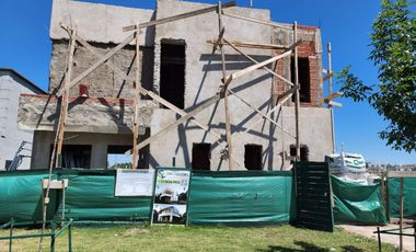 VENTA- LUMINOSA CASA A ESTRENAR - SANTA LUCIA-PILAR DEL ESTE