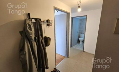 Venta Departamento 2 ambientes en Monte Castro Con Cochera