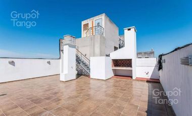 Venta Departamento 2 ambientes en Monte Castro Con Cochera