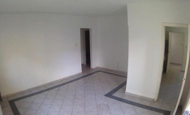Casa en alquiler / venta en Barrio Jardín , todo en una planta , Mirá el video !