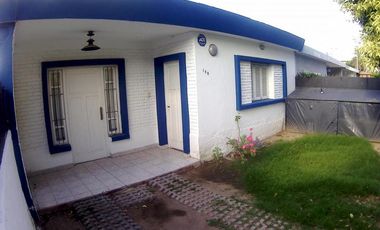 Casa en alquiler / venta en Barrio Jardín , todo en una planta , Mirá el video !