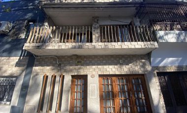 VENTA CASA AL FRENTE 3 DORMITORIOS CON COCHERA