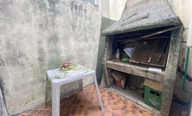 VENTA CASA AL FRENTE 3 DORMITORIOS CON COCHERA