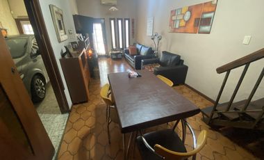 VENTA CASA AL FRENTE 3 DORMITORIOS CON COCHERA