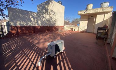 VENTA CASA AL FRENTE 3 DORMITORIOS CON COCHERA
