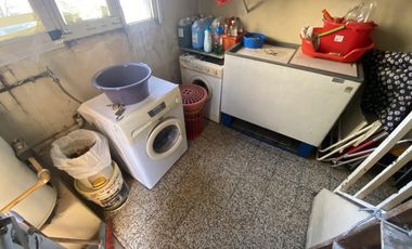 VENTA CASA AL FRENTE 3 DORMITORIOS CON COCHERA