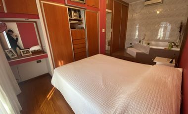 VENTA CASA AL FRENTE 3 DORMITORIOS CON COCHERA