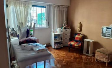 Venta Departamento Monserrat Cuatro Ambientes Balcón