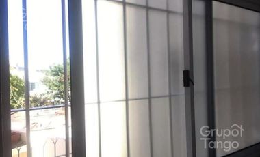 Venta Departamento 3 Ambientes en Monte Castro Con Balcón Contrafrente
