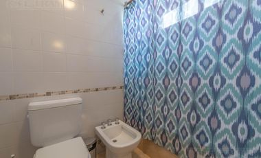 Departamento de 2 ambientes modificado para uso comercial.