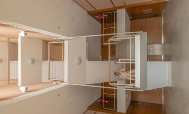 Departamento de 2 ambientes modificado para uso comercial.