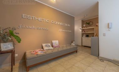 Departamento de 2 ambientes modificado para uso comercial.