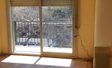 Departamento en San Cristóbal, 3 ambientes, Venta, con balcón