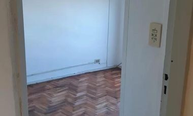 Departamento en San Cristóbal, 3 ambientes, Venta, con balcón