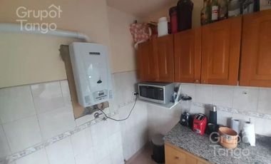 Departamento en San Cristóbal, 3 ambientes, Venta, con balcón