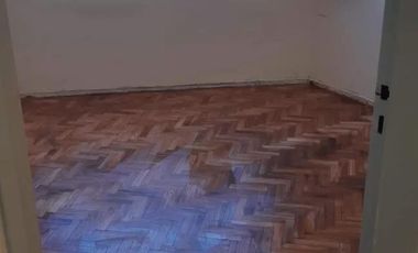Departamento en San Cristóbal, 3 ambientes, Venta, con balcón