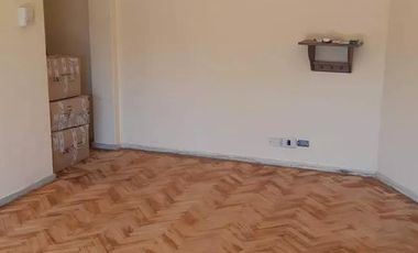 Departamento en San Cristóbal, 3 ambientes, Venta, con balcón