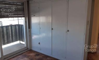 Departamento en San Cristóbal, 3 ambientes, Venta, con balcón