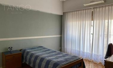 Venta Departamento 4 Ambientes en Caballito Con Balcón al Frente Cochera Baulera Escritorio