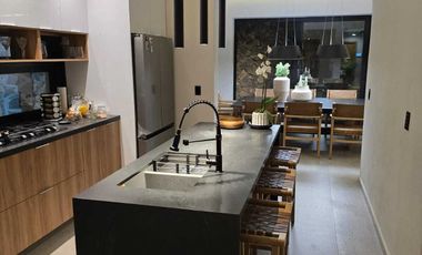 Casa en Venta en Condominio en Eva Briseño 