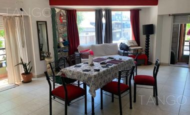 Venta Departamento tres Ambientes Villa Luro Cochera Balcón Parrilla no Expensas