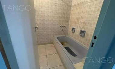 Venta Departamento Cinco Ambientes Flores Con Balcón
